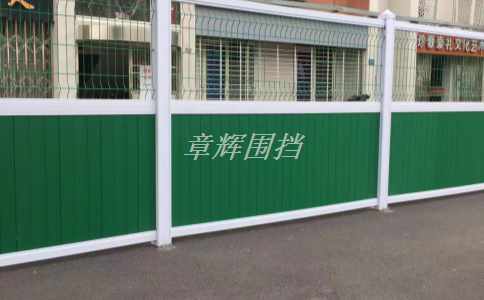 彩钢围挡是什么材料制成的？